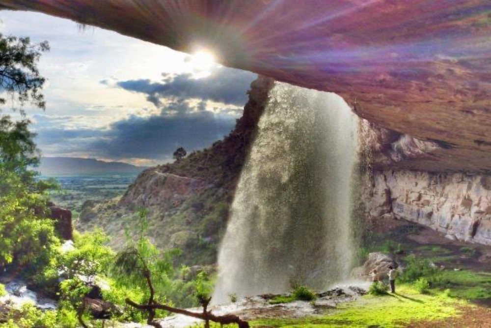 Sumérgete en la aventura de la Cascada Cueva Longa en Guanajuato