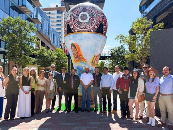 Del barro al Mundial: el pueblo Mata Ortiz presentó la esfera monumental dedicada al fútbol mexicano