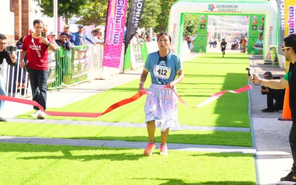 Los rarámuri y su legado brillan en el Ultra Maratón de los Cañones 2026