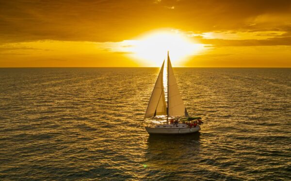Disfruta el verano con playas serenas, mar en calma y la vida de pueblo costero en Yucatán