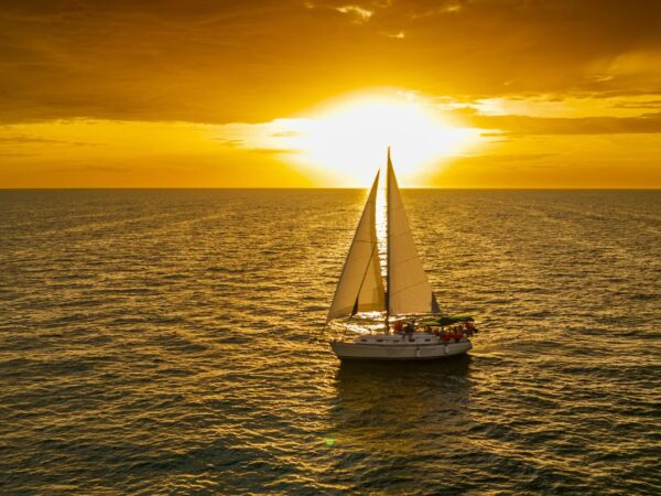 Disfruta el verano con playas serenas, mar en calma y la vida de pueblo costero en Yucatán