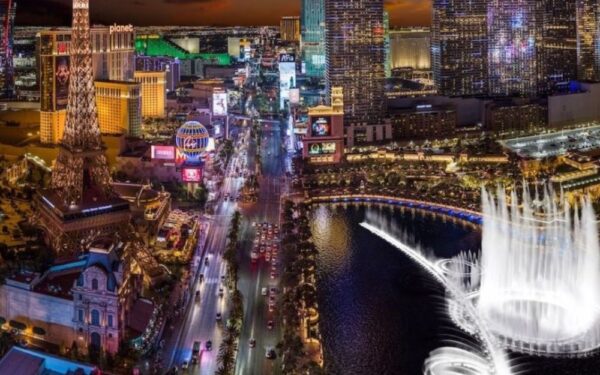 Espectáculos, restaurantes y actividades en el Strip, Fremont Street es lo que te espera en Las Vegas