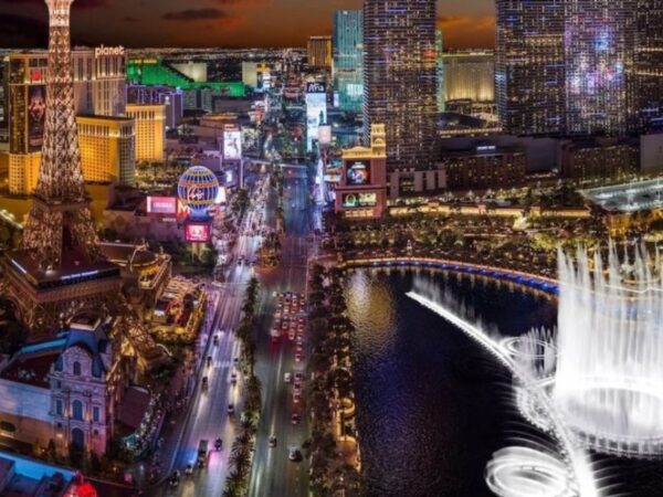 Espectáculos, restaurantes y actividades en el Strip, Fremont Street es lo que te espera en Las Vegas